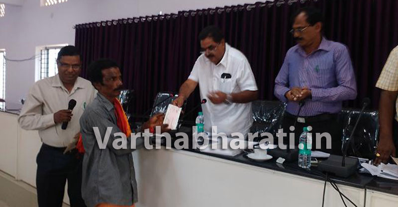 ವಿಟ್ಲ : ಕೃಷಿ ಇಲಾಖೆಯಿಂದ ಪರಿಹಾರ ಧನ ವಿತರಣೆ